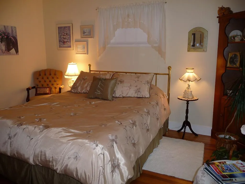 Lavigne Gourmet B&B Victoria Bed & Breakfast