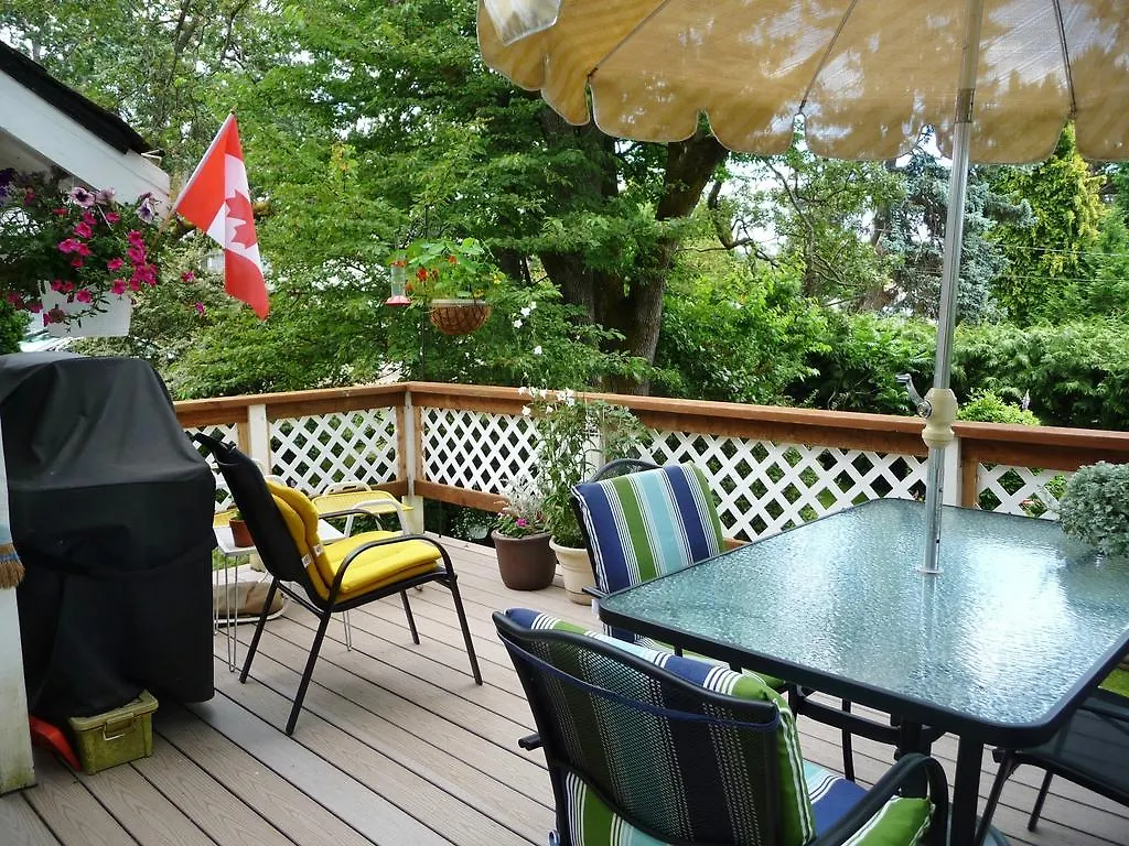 Lavigne Gourmet B&B Victoria Bed & Breakfast